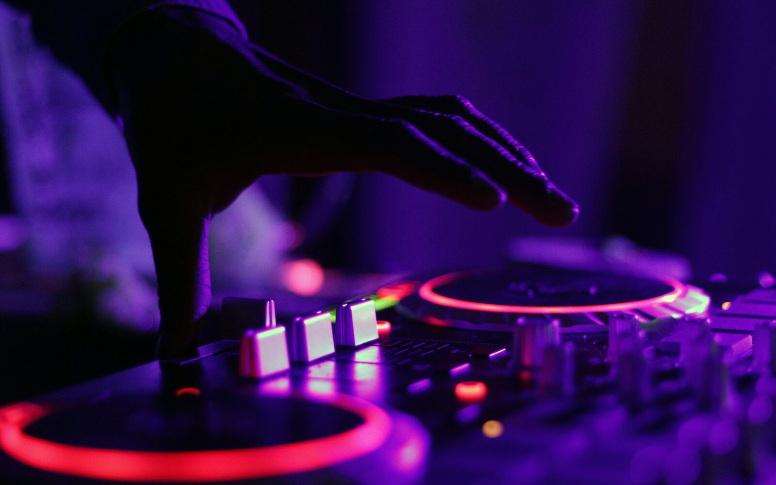 Sundown Sessions at Bar Bella feat. Pete the DJ